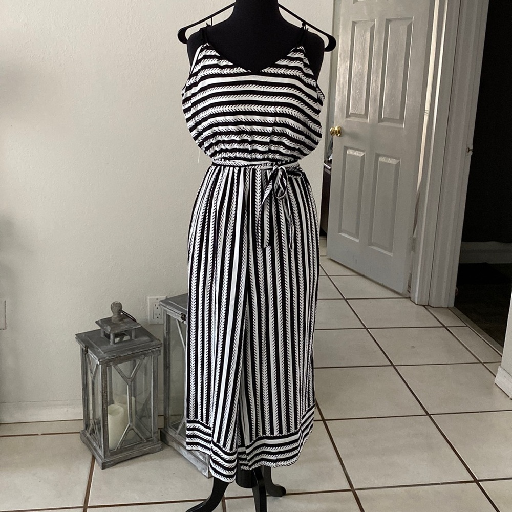 Lapis Brand Black & White Lightweight & Lined Flowy Tank Style WideLeg Jumpsuit